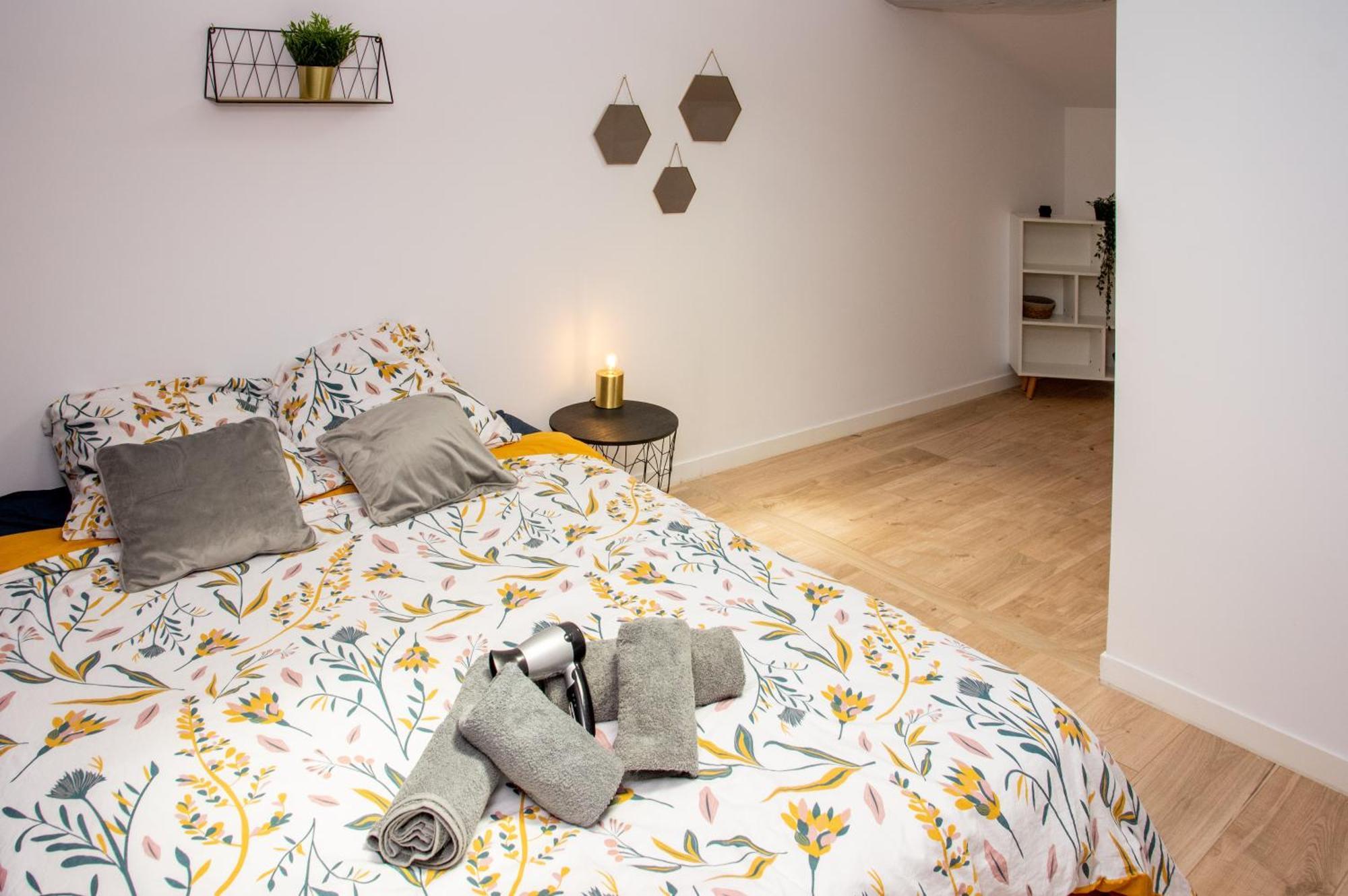 Duplex Cocoon - 10 Min De Blaye - 20 Min Cnpe - Wifi - Tv Hd Lägenhet Saint-Seurin-de-Cursac Exteriör bild